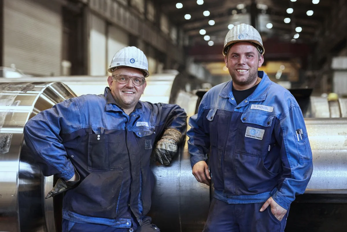 Teamfoto, Zerspaner, Zerspanungsmechaniker, Metallindustrie, Gießerei, Eisen, Siegen, Mannschaft, Mitarbeiter, Gussprodukte